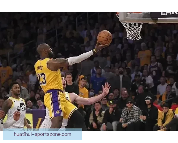 詹姆斯单场48分77次扣篮刷新多项纪录 高效表现成为球队第三进攻核心